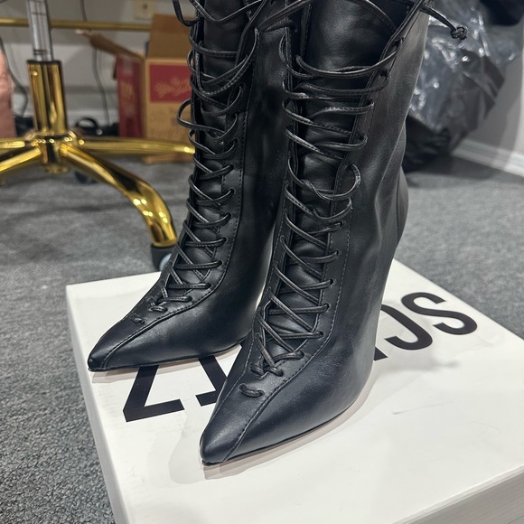 SCHUTZ Shoes - Sleek Black Lace-Up Women's Boots size 5.5